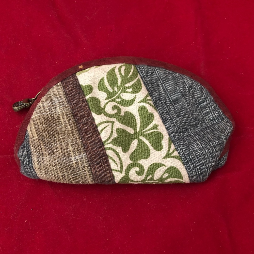 Fabric Patchwork Zip Closed Mini Wallet - image 1